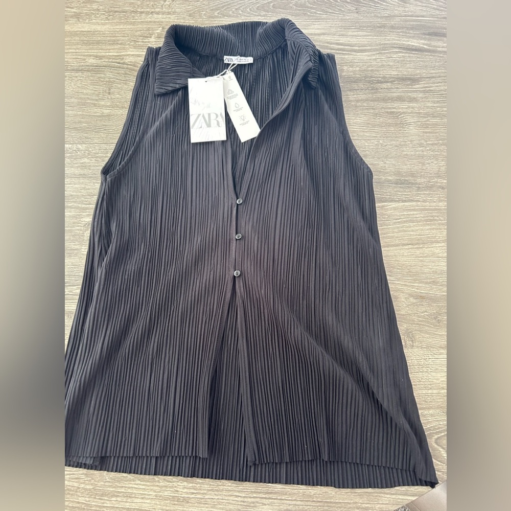 ZARA Top. Size Small.NEW